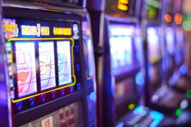 VIP Roulette betting interface on agen77 with live chat and payout display